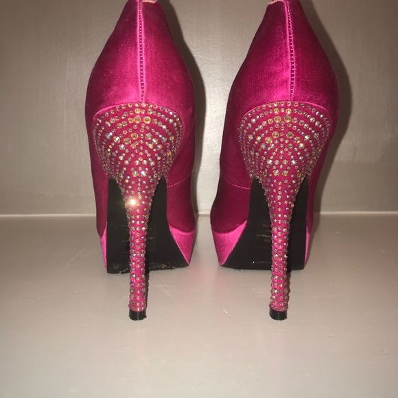 Pumps - Picture 2 of 4